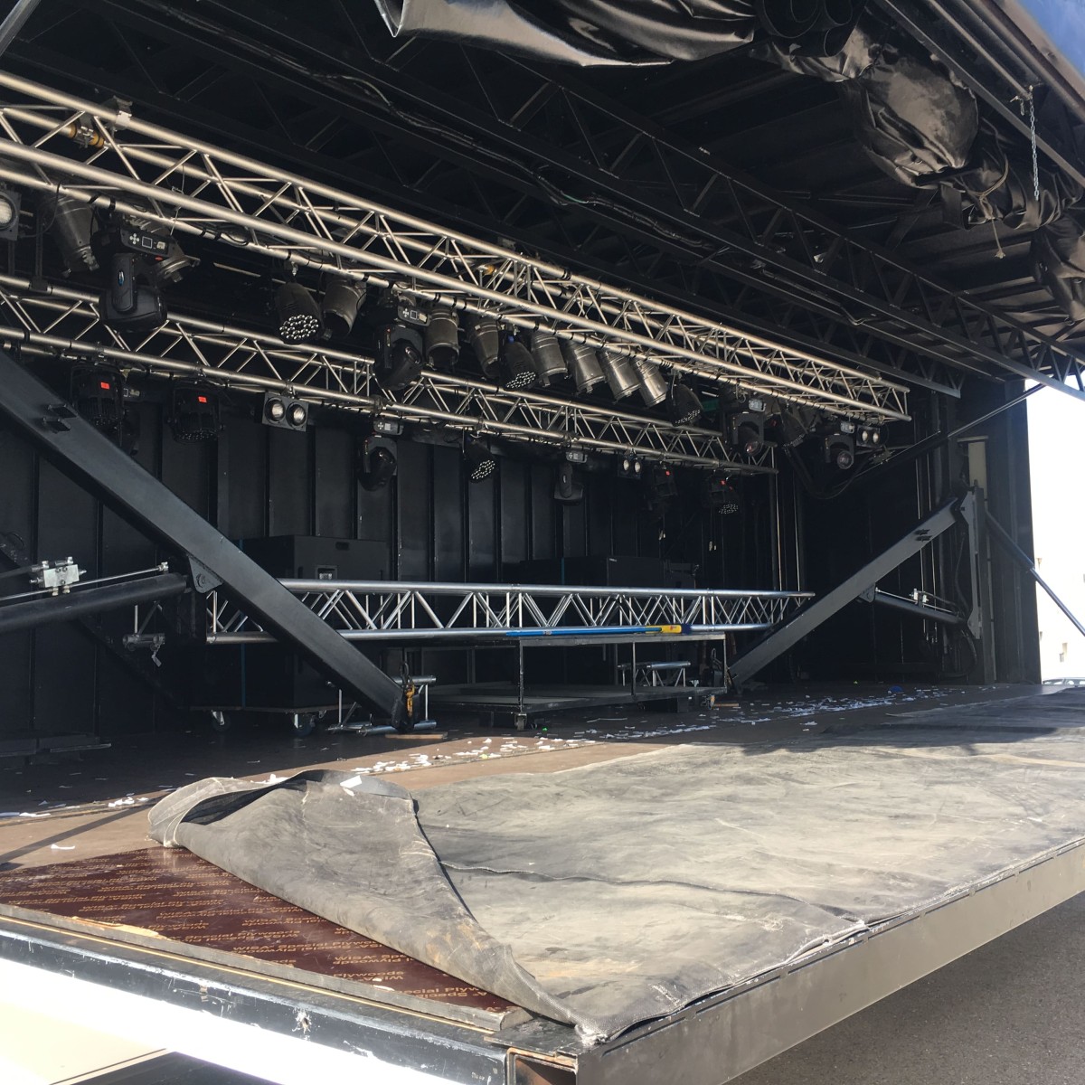 CARROZADO DE CAMIÓN ESCENARIO